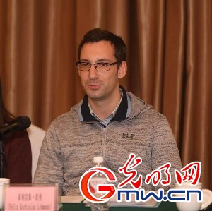 推进“一带一路”往深里走 往实里走 往心里走