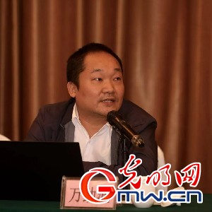 推进“一带一路”往深里走 往实里走 往心里走