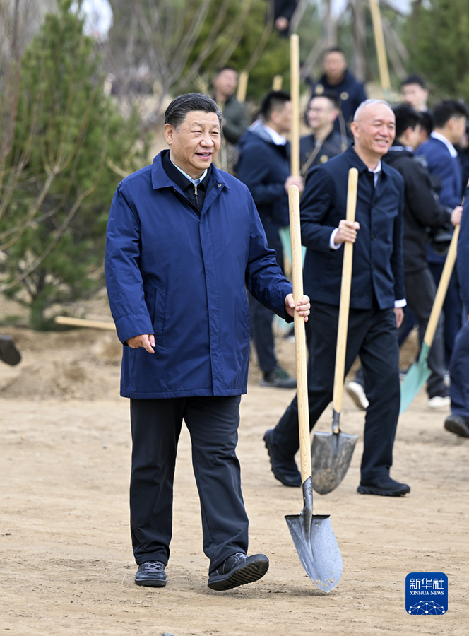 习近平参加首都义务植树活动