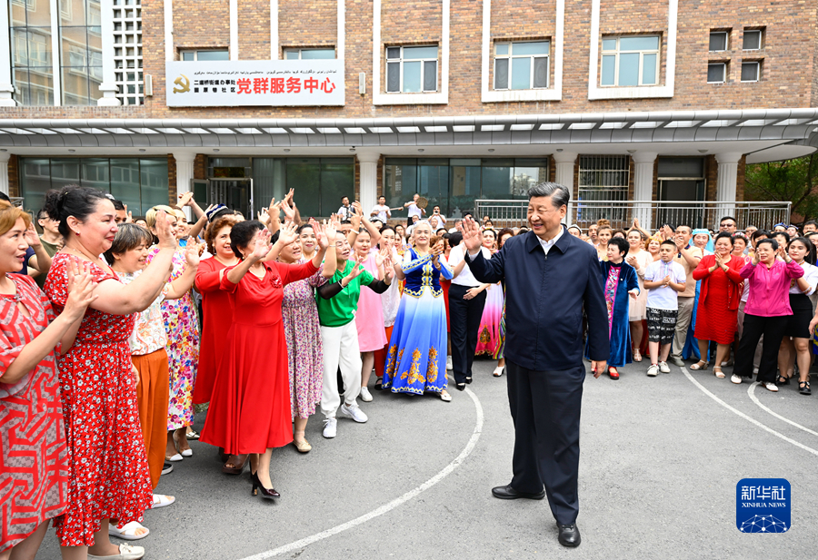 习近平在新疆考察时强调 完整准确贯彻新时代党的治疆方略 建设团结和谐繁荣富裕文明进步安居乐业生态良好的美好新疆