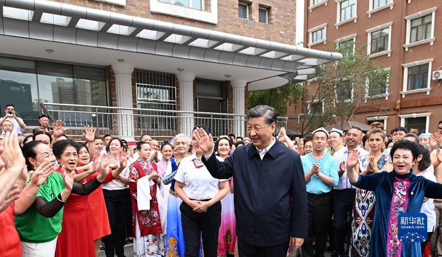 习近平在新疆考察时强调 完整准确贯彻新时代党的治疆方略 建设团结和谐繁荣富裕文明进步安居乐业生态良好的美好新疆