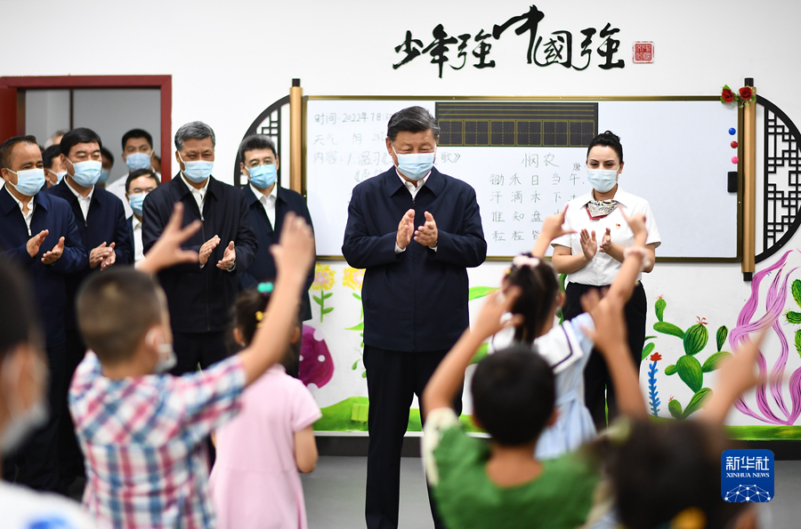习近平在新疆考察时强调 完整准确贯彻新时代党的治疆方略 建设团结和谐繁荣富裕文明进步安居乐业生态良好的美好新疆