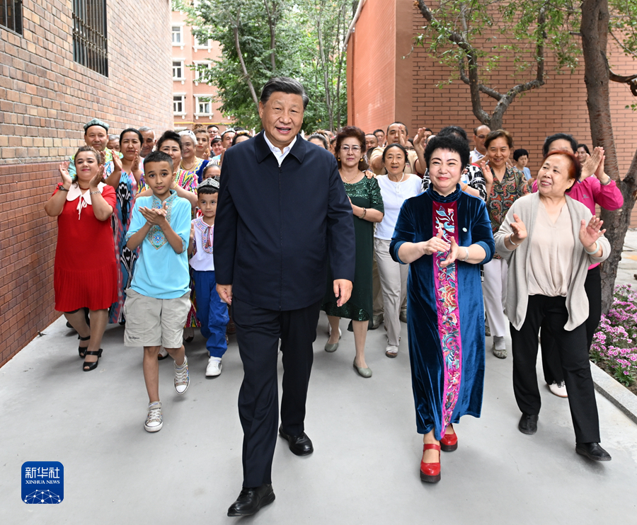 习近平在新疆考察时强调 完整准确贯彻新时代党的治疆方略 建设团结和谐繁荣富裕文明进步安居乐业生态良好的美好新疆
