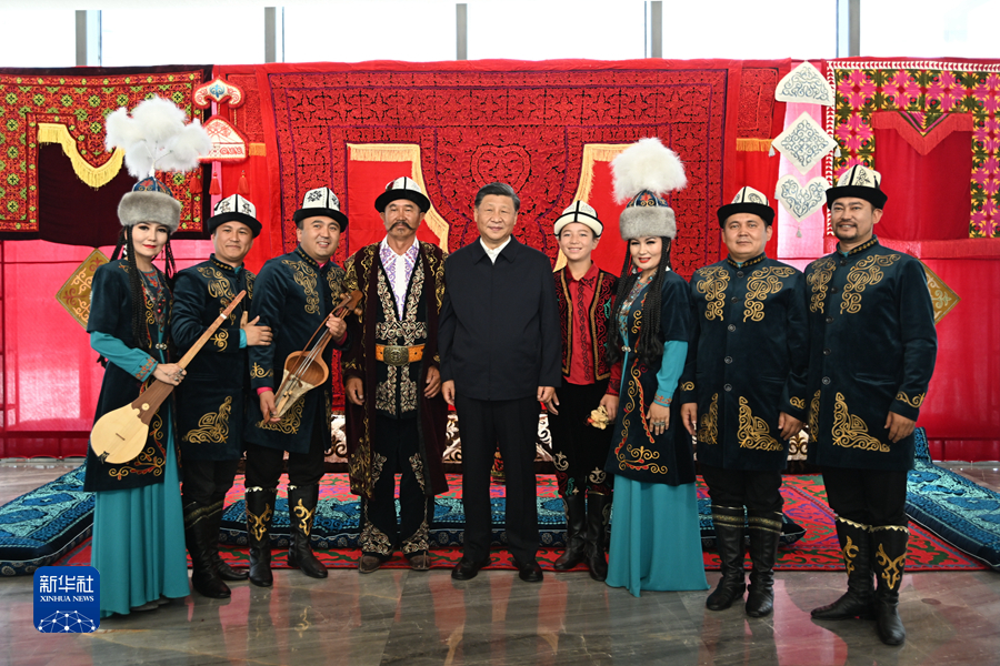 习近平在新疆考察时强调 完整准确贯彻新时代党的治疆方略 建设团结和谐繁荣富裕文明进步安居乐业生态良好的美好新疆
