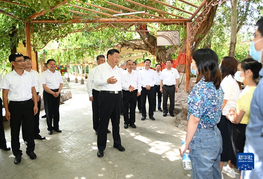 习近平在新疆考察时强调 完整准确贯彻新时代党的治疆方略 建设团结和谐繁荣富裕文明进步安居乐业生态良好的美好新疆