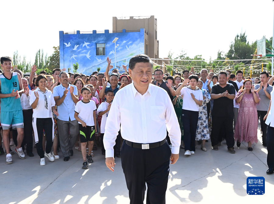 习近平在新疆考察时强调 完整准确贯彻新时代党的治疆方略 建设团结和谐繁荣富裕文明进步安居乐业生态良好的美好新疆