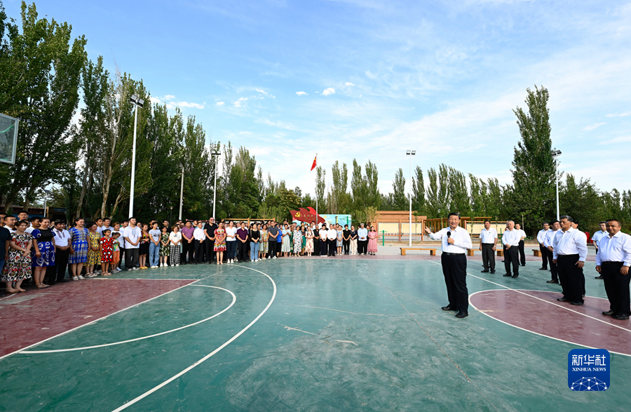 习近平在新疆考察时强调 完整准确贯彻新时代党的治疆方略 建设团结和谐繁荣富裕文明进步安居乐业生态良好的美好新疆