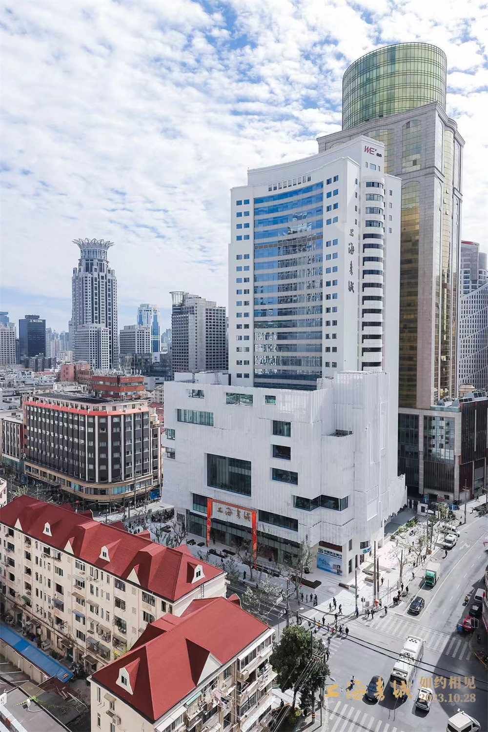 福州路上海书城回归,上海老书迷排队打卡