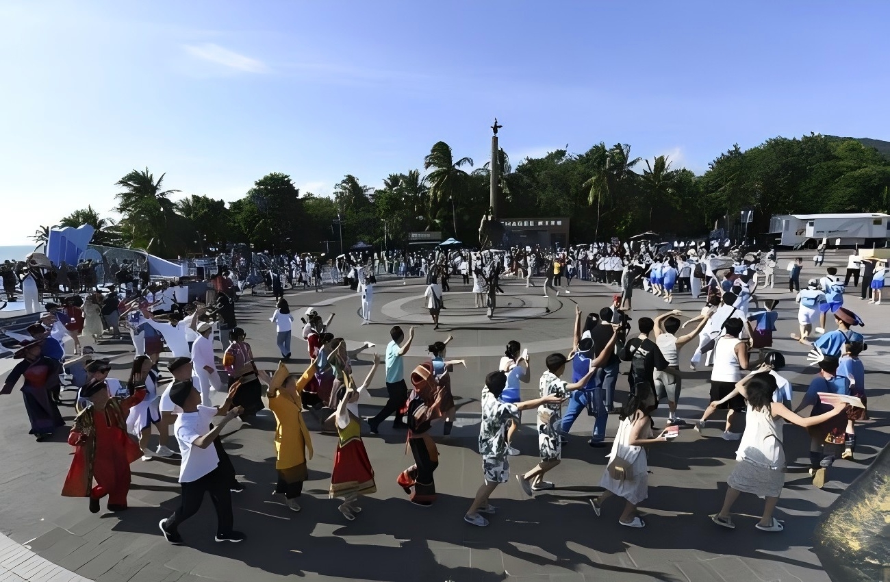 民族大联欢跳出“同心圆”，网友欢呼“我们都是一家人”
