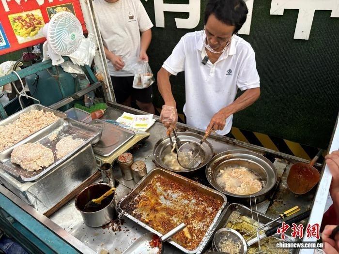 “鸡排哥”“炒粉哥”接连走红,“情绪价值”成假日文旅新密码