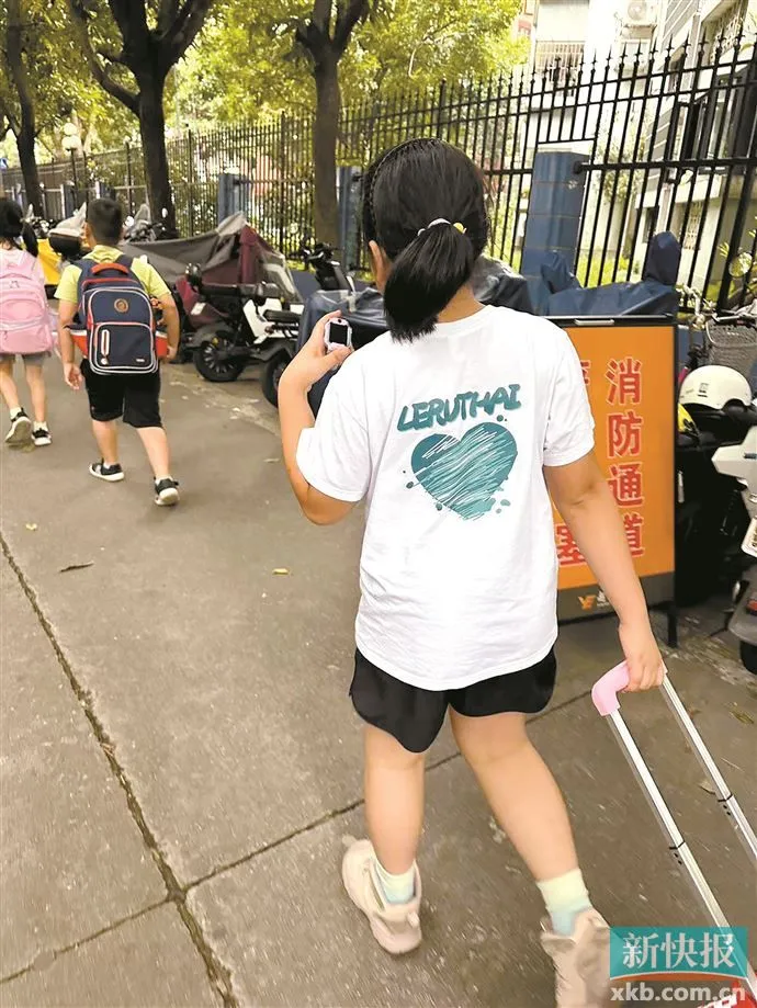 家长建议禁止学生带电话手表上学,教育局:将督促学校分类管理